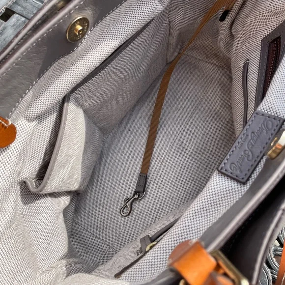 ❤️Dooney and Bourke EUC tote bag. - Picture 8 of 16